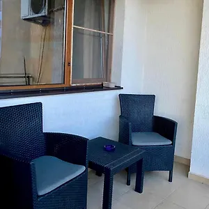 https://sky-modern-1-br-apt-w-free-parking.bucharesthotelsnow.com