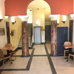 https://colosseo-roma.it-romehotels.com
